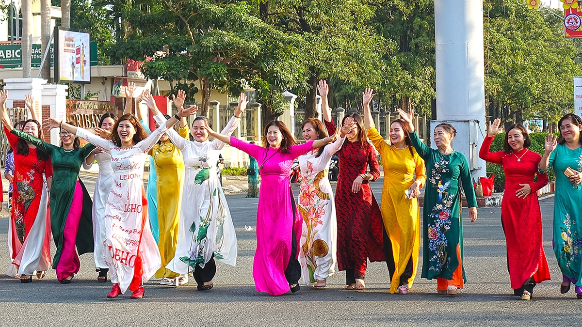 Hạnh Phúc dâng cao