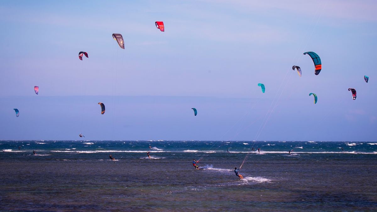 Kitesurfing