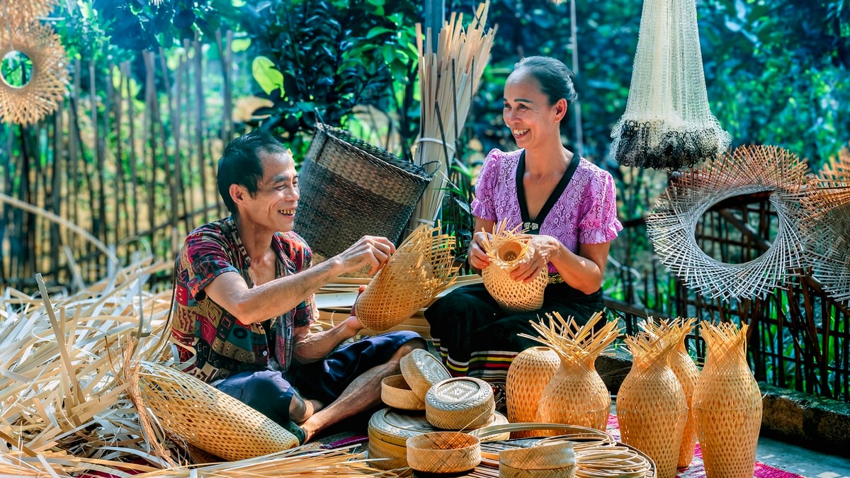 ប្តី​ប្រពន្ធ​ត្រូវ​គ្នា​ទៅ​វិញ​ទៅ​មក​។