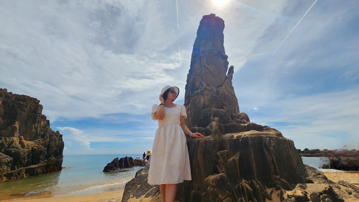 Quang Binhs Strand der springenden Felsen: Ein Meisterwerk der „Skulptur“ am zentralvietnamesischen Meer