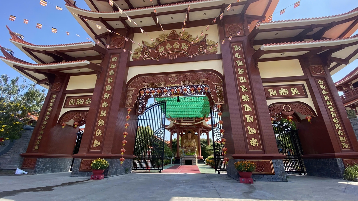 Pagoda Hung Thien - Starobylý chrám s historií starou více než 250 let.