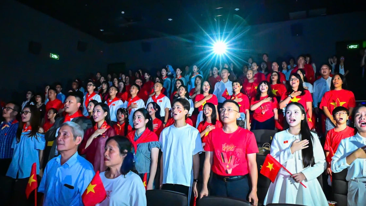 [Photo] Nhan Dan Newspaper launches “Fatherland in the Heart: The Concert Film”