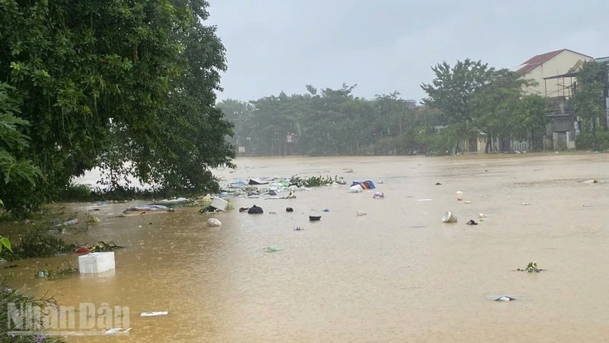 Η Χουέ συνεχίζει να έχει έντονες βροχοπτώσεις, οι αρχές και οι άνθρωποι αντιμετωπίζουν προληπτικά τις συνέπειες των πλημμυρών.