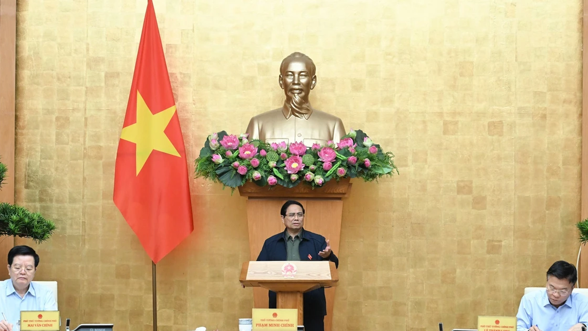 【写真】ファム・ミン・チン首相が二層地方自治モデルの運用を評価する会議を主宰した。