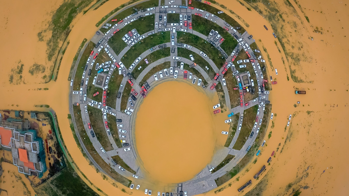 Cảnh tượng 'xứ Huế thơ mộng' giữa bốn bề biển nước nhìn từ trên cao