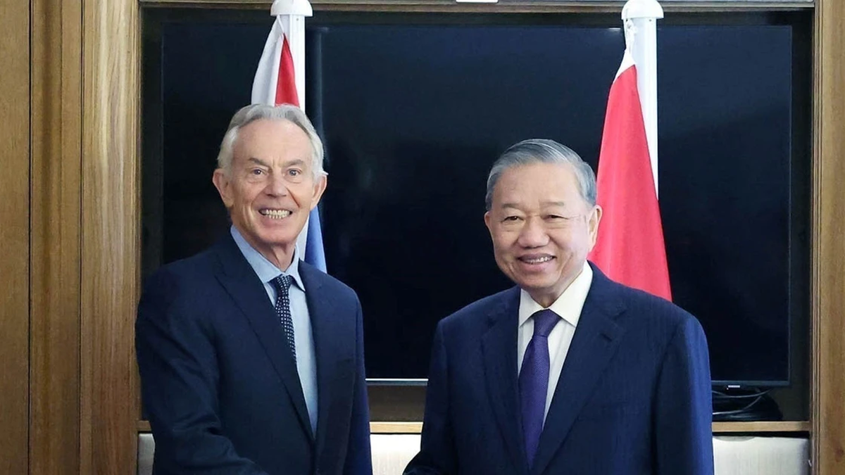 [Photo] General Secretary To Lam meets former British Prime Minister Tony Blair