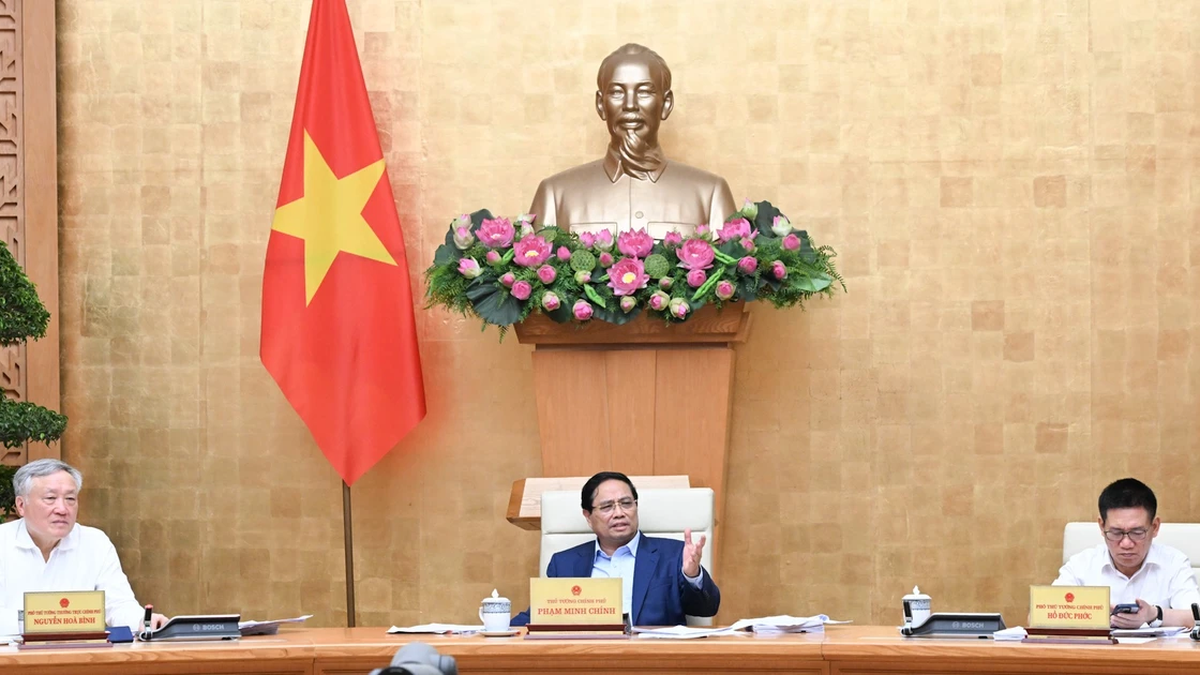 [Foto] Premiér Pham Minh Chinh předsedá online konferenci vlády s obcemi