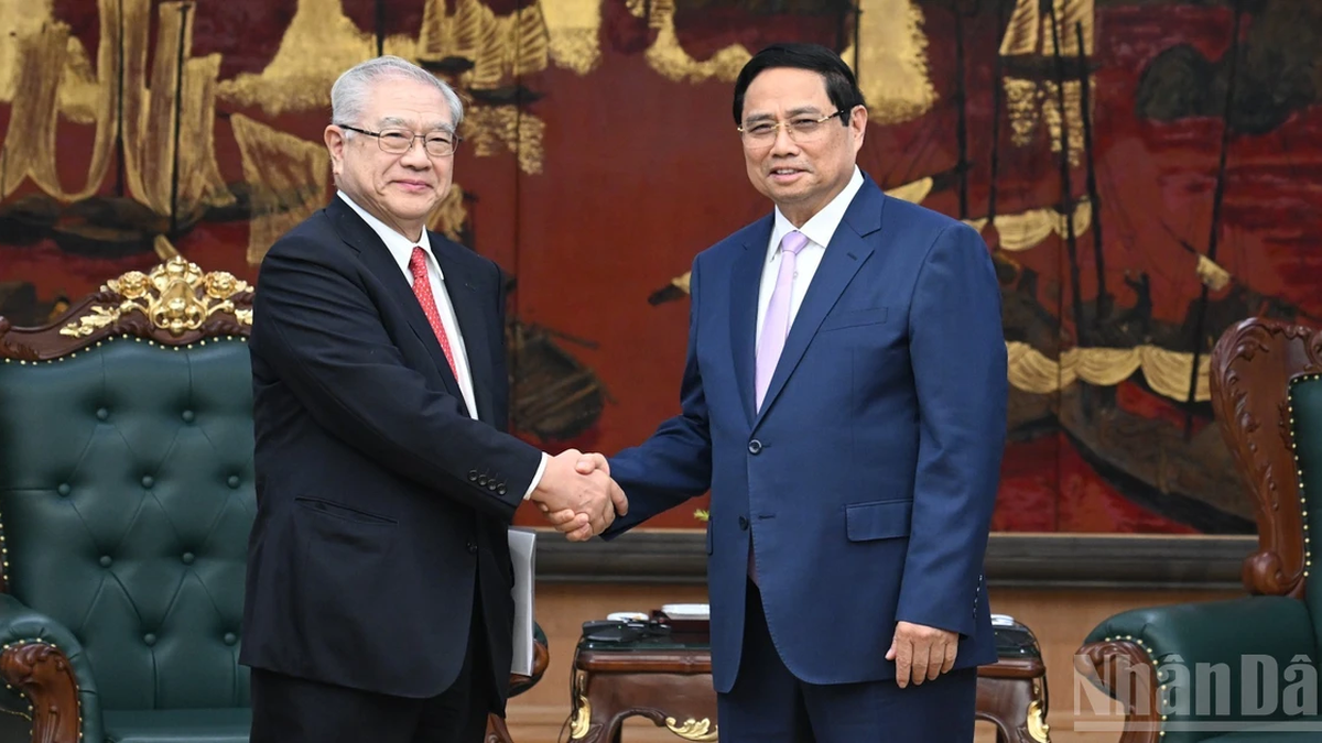 [Foto] Perdana Menteri Pham Minh Chinh menerima Ketua Asosiasi Persahabatan Jepang-Vietnam di wilayah Kansai