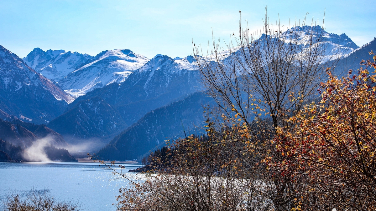 Två nära vänner i 50-årsåldern hyrde en bil för att köra själva och upptäcka oemotståndliga stunder i Xinjiang