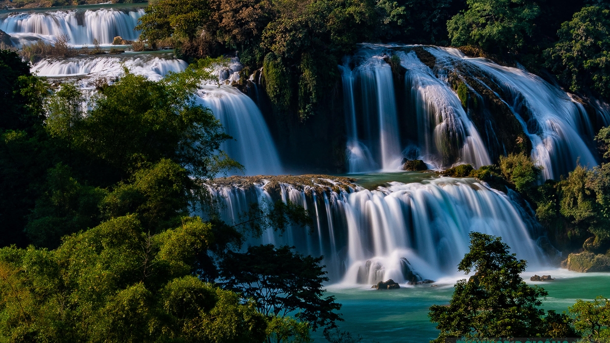 Măreția celei mai mari cascade din Asia de Sud-Est în cel mai frumos anotimp al anului