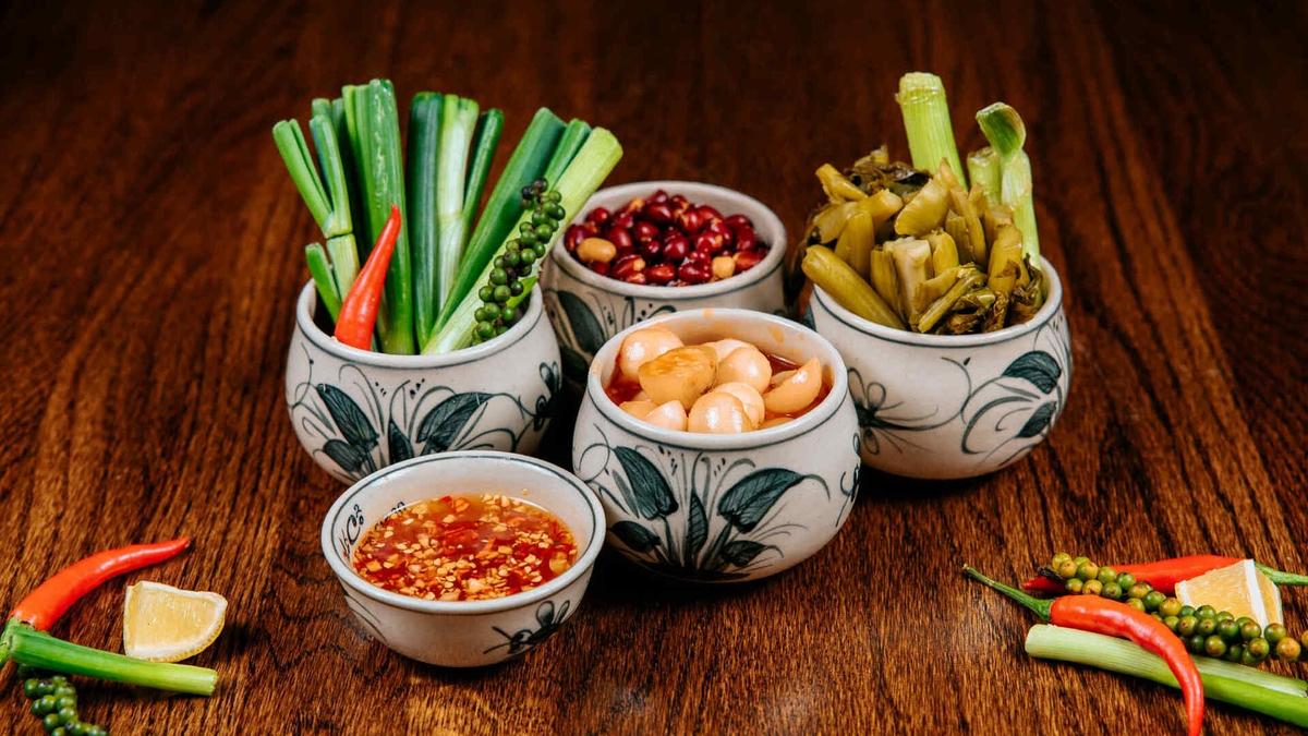 ភោជនីយដ្ឋាន​ក្នុង​ប្រទេស​អាល្លឺម៉ង់​មាន​អតិថិជន​ច្រើន​កុះករ​ដោយ​សារ​ត្រី​ប្រឡាក់ និង​ម្ហូប​ពង​ទា​ដែល​មាន​តម្លៃ​ជាង ១,៤ លាន​ដុង។