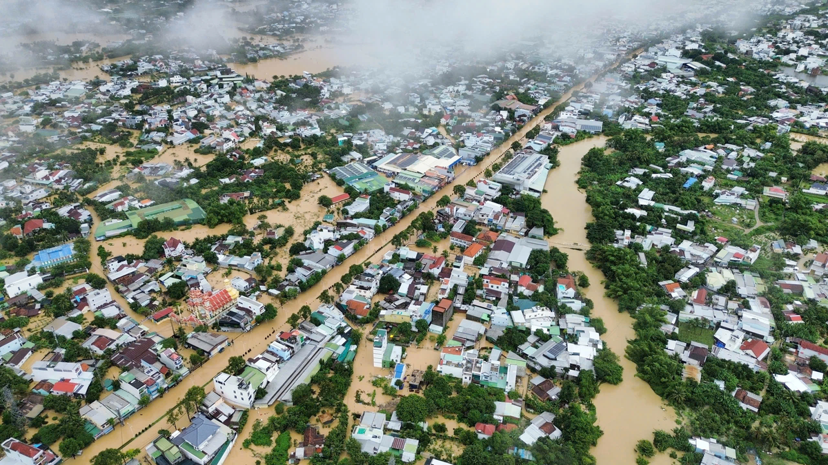 Das Leben der Menschen im Überschwemmungsgebiet von Khanh Hoa am 5. Tag der Hochwasserschutzmaßnahmen: „Zwei-Null“.