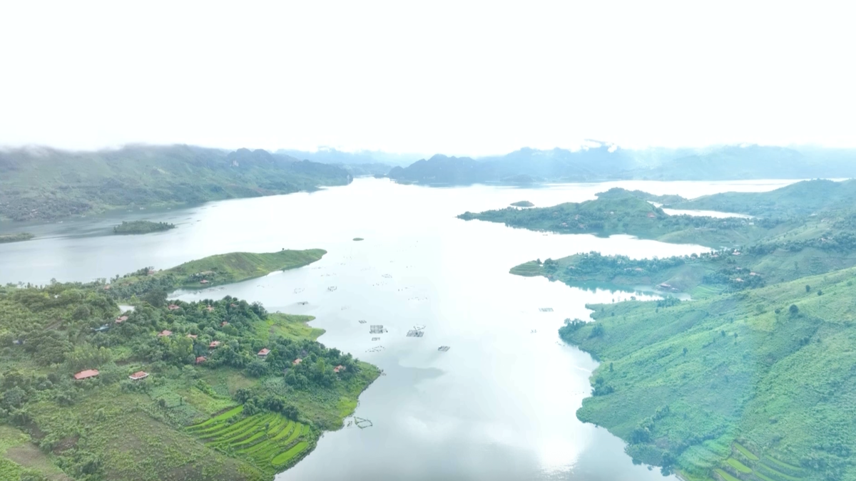 दा नदी के किनारे प्राचीन तेन आत्मा का रक्षक