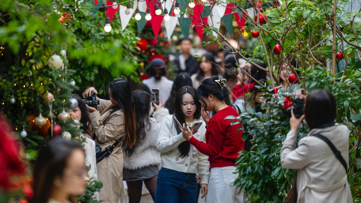 What's in the 100m alley that's causing a stir at Christmas?