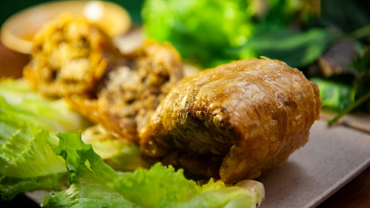 하이퐁에는 붉은 봉황꽃뿐만 아니라, 여러분이 발견하기를 기다리는 수많은 맛있는 음식이 있습니다.