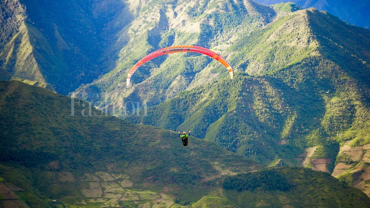 Parapente para ver el paisaje de Vietnam