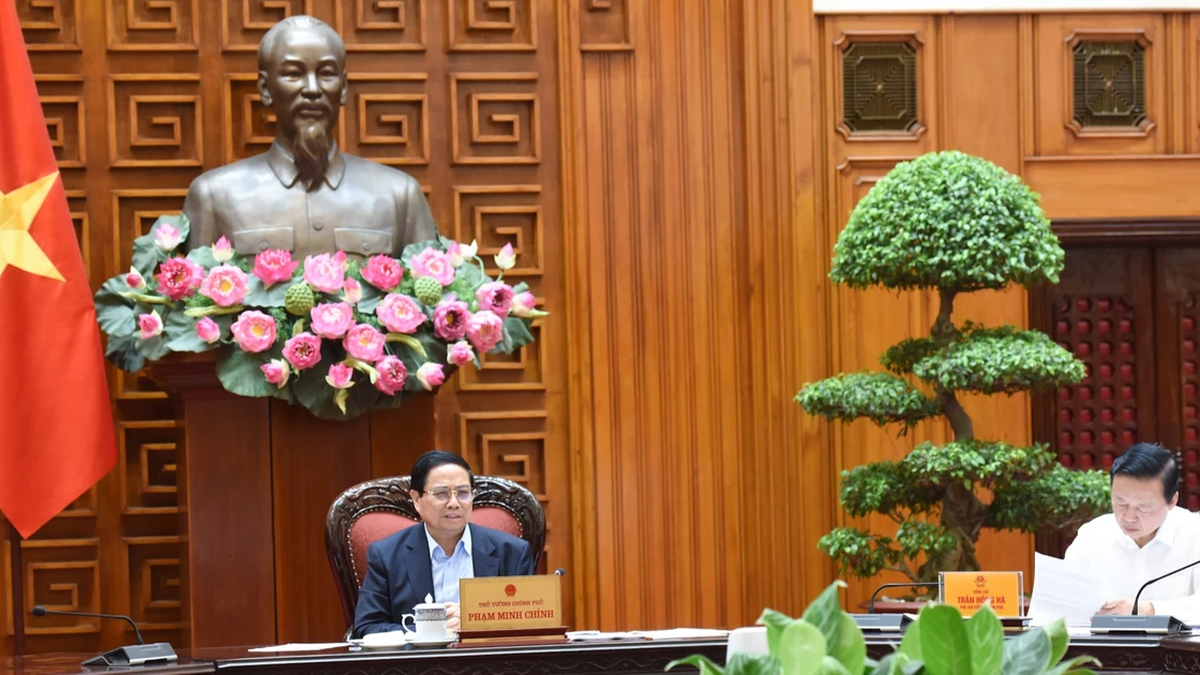 [Ảnh] Thủ tướng Phạm Minh Chính chủ trì cuộc họp về triển khai dự án tuyến đường sắt Lào Cai-Hà Nội-Hải Phòng