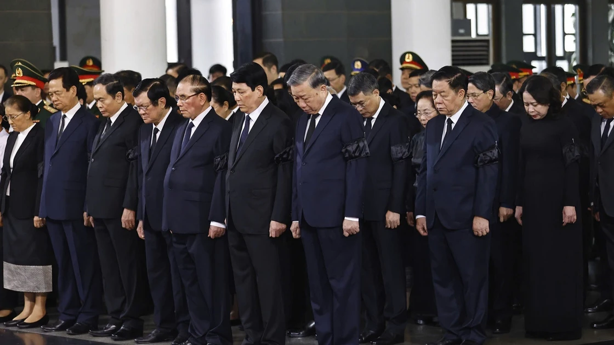 [Foto] Servicio conmemorativo del expresidente Tran Duc Luong en Hanoi