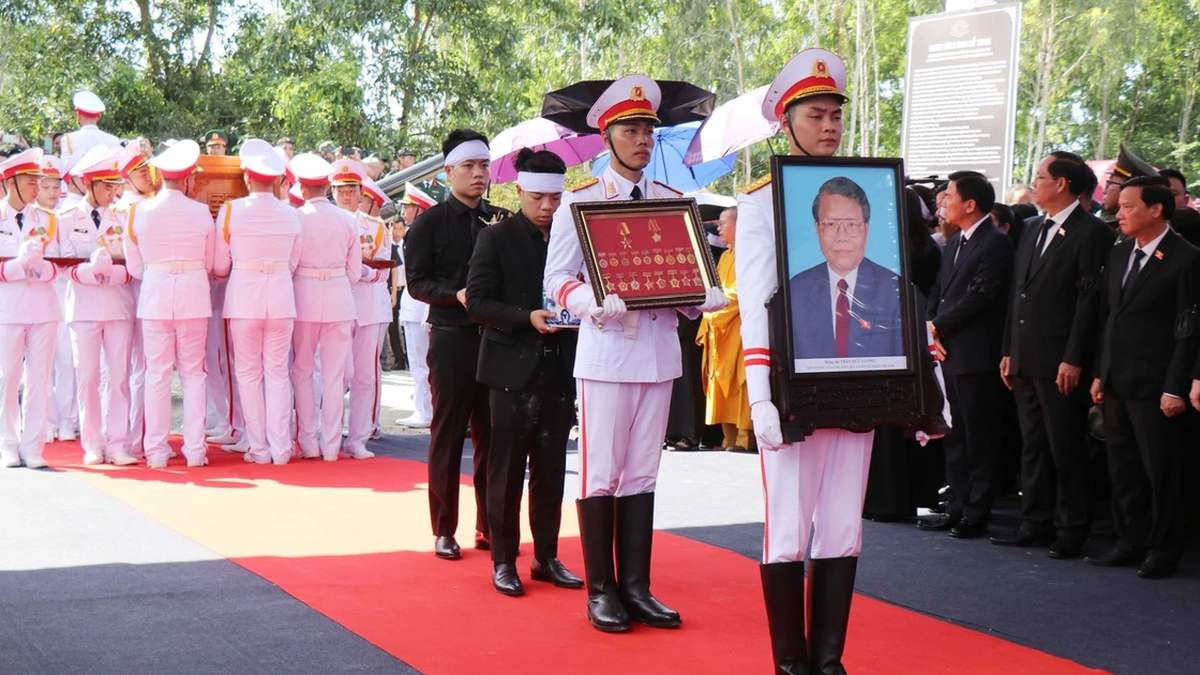 [ภาพ] พิธีศพอดีตประธานาธิบดี Tran Duc Luong ในเมือง Quang Ngai