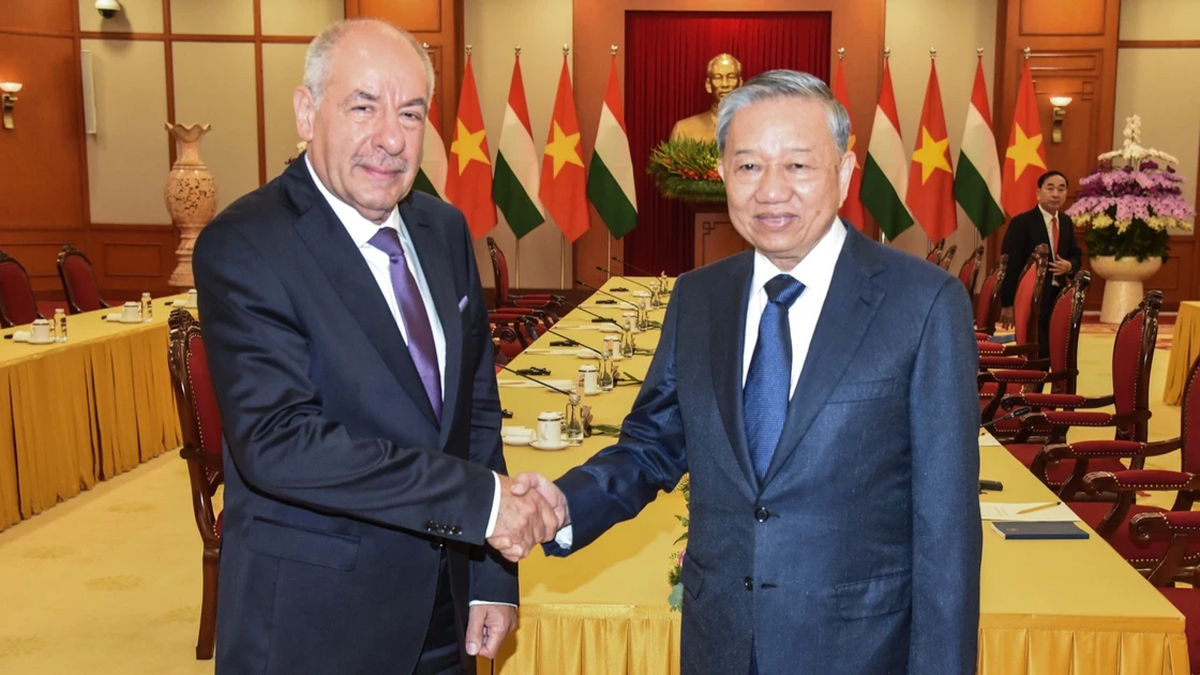 [ภาพ] เลขาธิการใหญ่โตลัมต้อนรับประธานาธิบดีซูลยอก ทามัสแห่งฮังการี