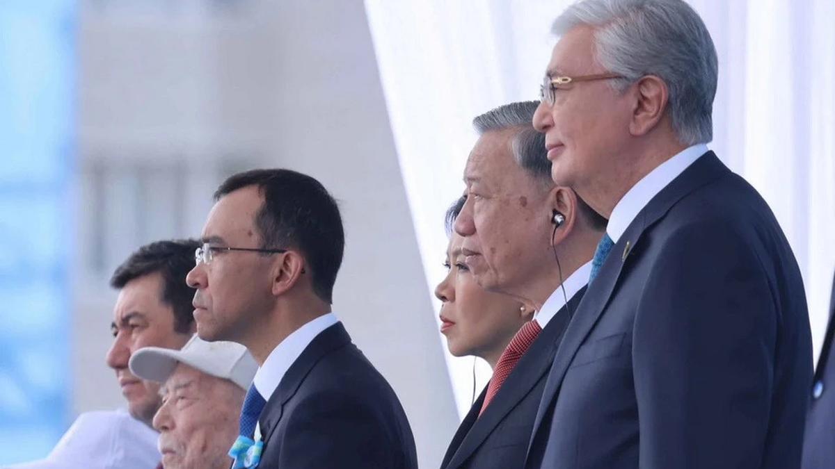 [Ảnh] Tổng Bí thư dự Lễ duyệt binh kỷ niệm 80 năm Ngày Chiến thắng phát xít ở Kazakhstan