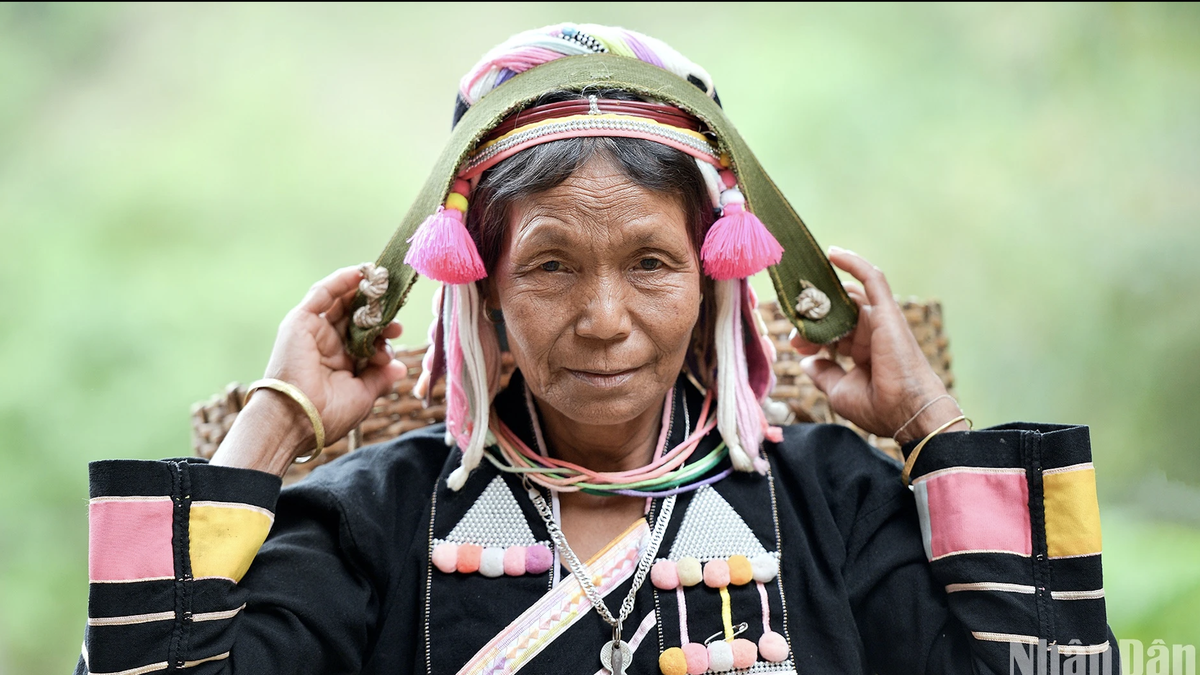 The beauty of traditional Ha Nhi costumes in Pa Pang village