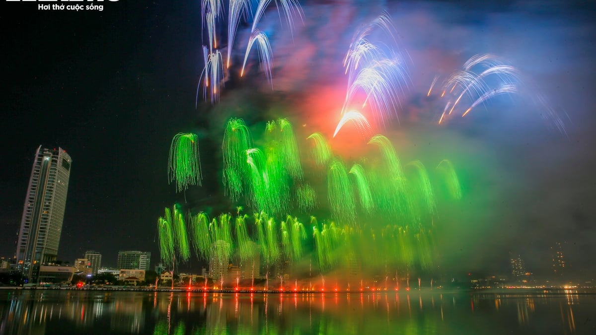 Eye-catching performance on the opening night of the 2025 Da Nang International Fireworks Festival