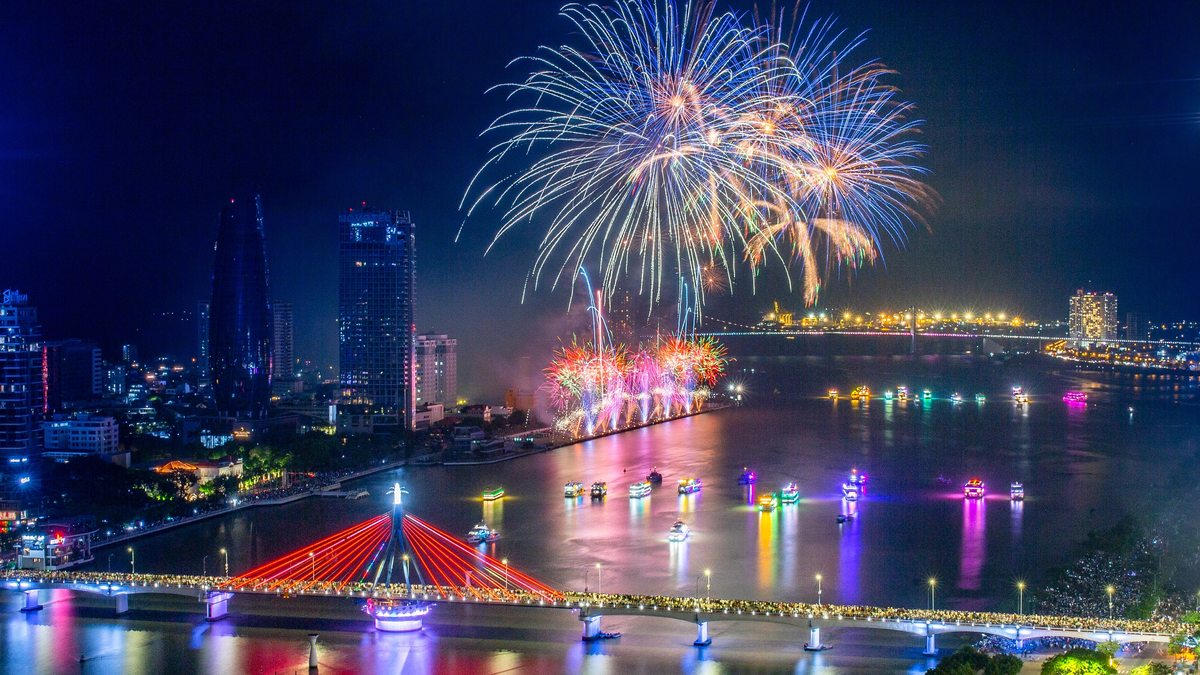 ซีรีส์โรงแรมพร้อมชมดอกไม้ไฟสุดสวยในเมืองดานัง