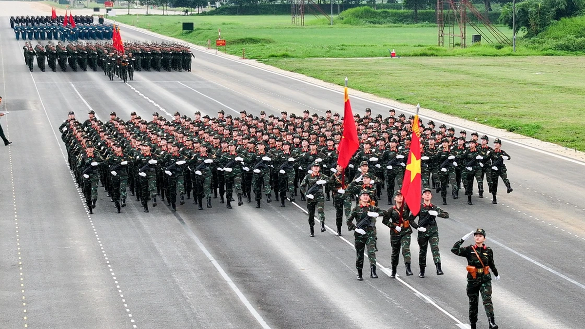 [ภาพ] การฝึกซ้อมครั้งแรกเพื่อเตรียมการขบวนแห่ฉลองวันชาติครบรอบ 80 ปี วันที่ 2 กันยายน