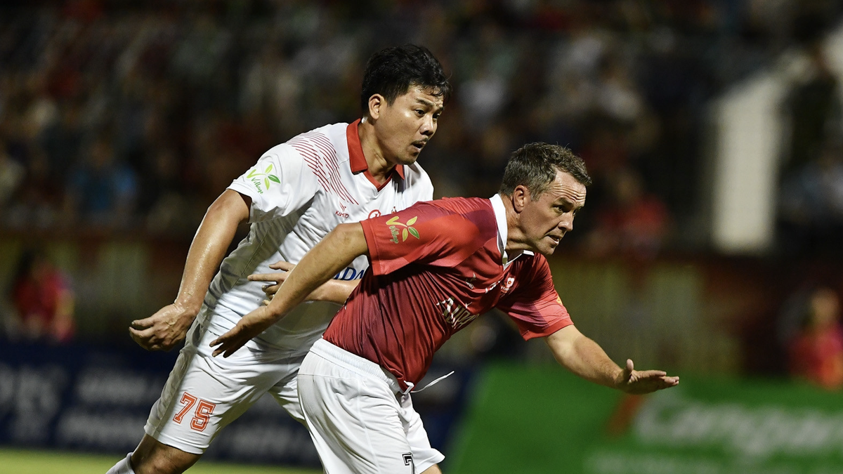 Owen a marqué deux fois, l'équipe MU Legends a remporté une belle victoire contre les Vietnam All Stars