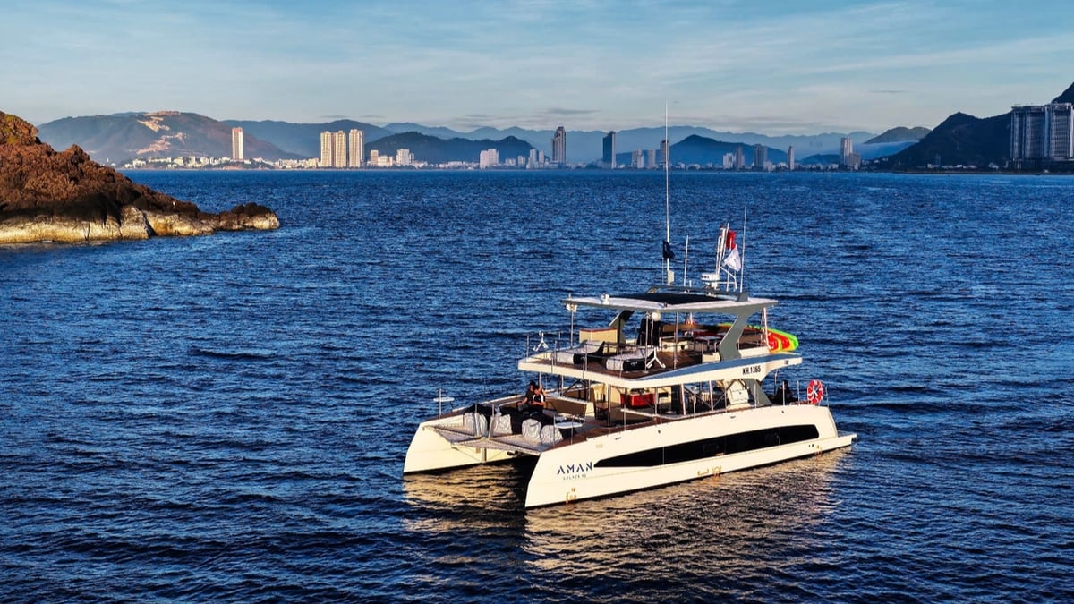 Ngắm vịnh Nha Trang từ du thuyền không còn xa xỉ, khách Việt chuộng