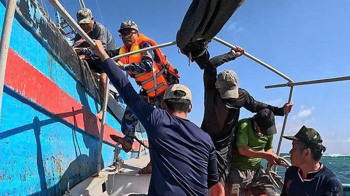 تمكن ضباط وجنود جزيرة دا لات على الفور من إنقاذ قارب صيد تقطعت به السبل.