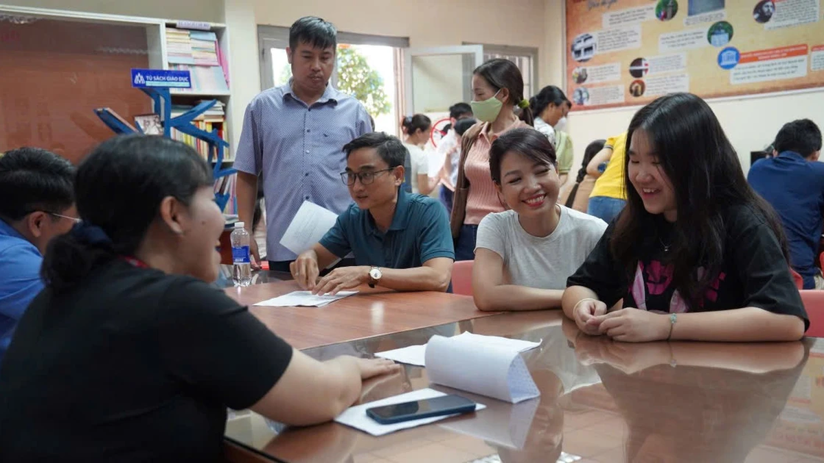 Director of Ho Chi Minh City Department of Education and Training directs a series of hot issues after the merger