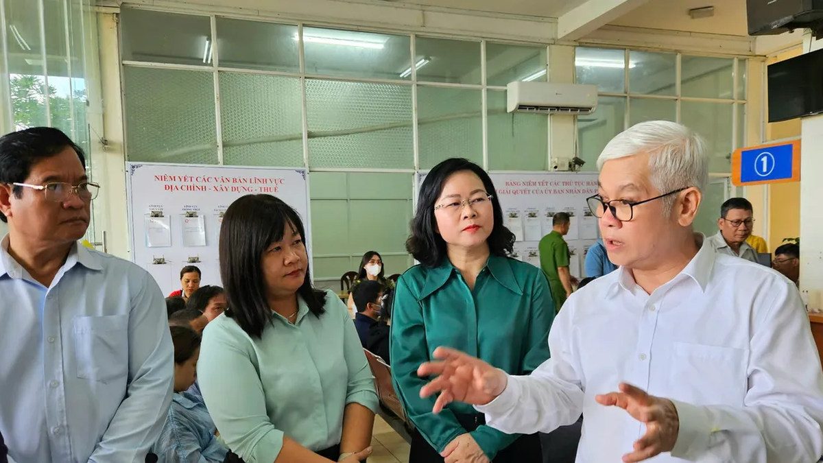 Head of the Ho Chi Minh City National Assembly Delegation surveyed the activities of the commune-level government in Dong Hung Thuan ward.