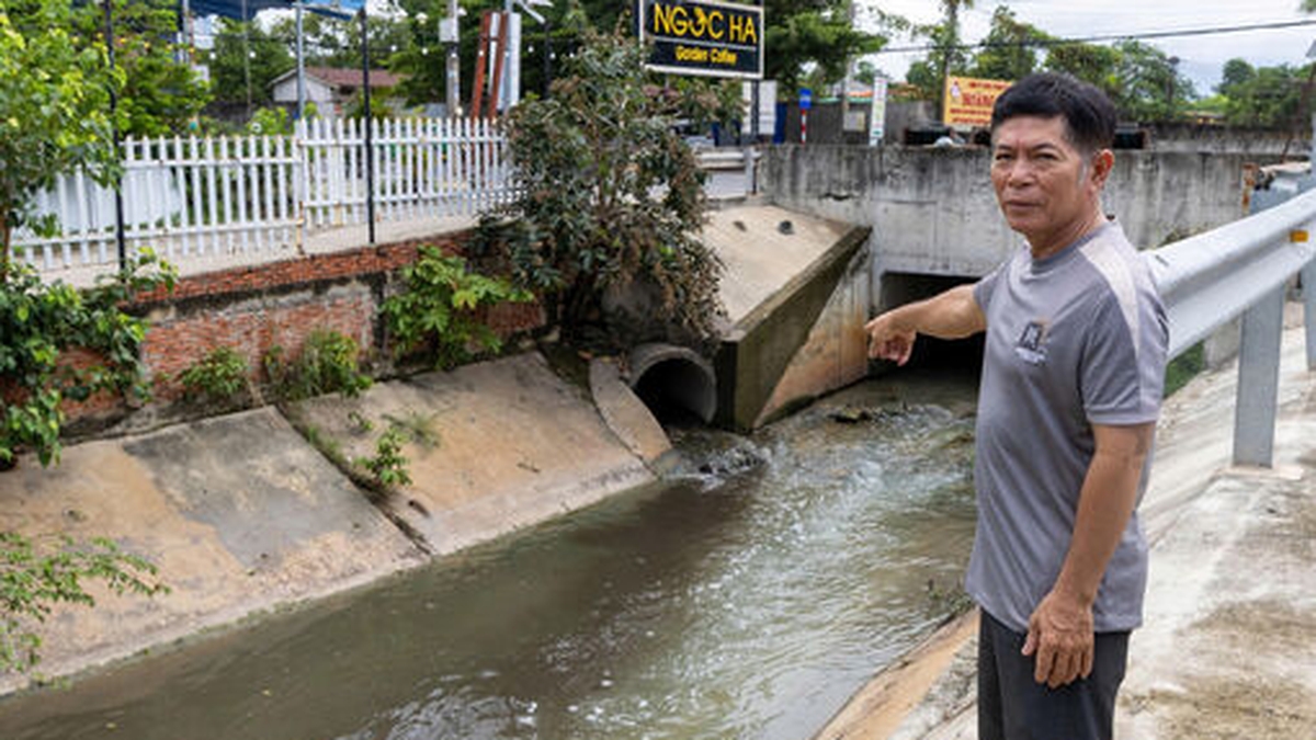 El canal del lago Pond está muy contaminado.