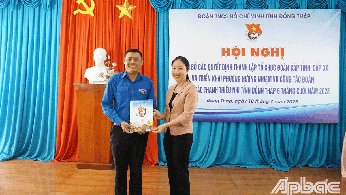 ខេត្ត​ដុងថាប៖ ប្រកាស​សេចក្តី​សម្រេច​បង្កើត​អង្គការ​សម្ព័ន្ធ​យុវជន​ថ្នាក់​ខេត្ត និង​ឃុំ