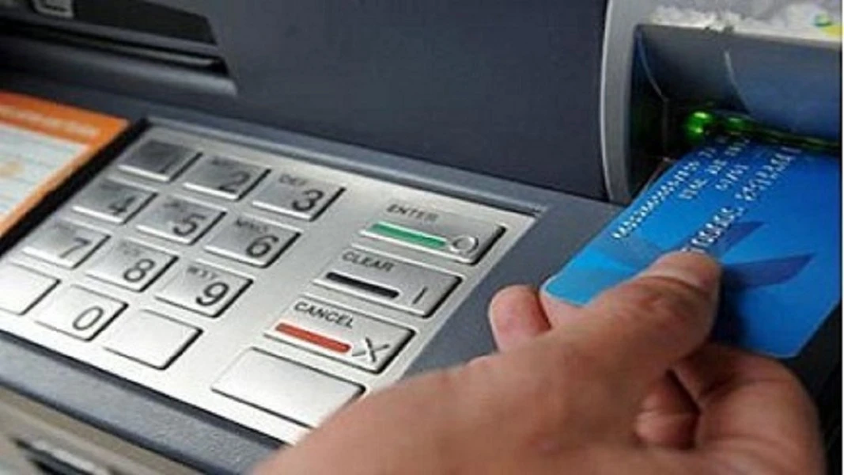 Tipps zum Abheben des gesamten Geldes von Ihrer Bankkarte, ohne eine einzige Münze zurückzulassen