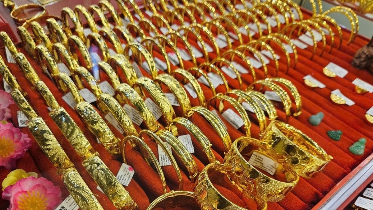سعر الذهب اليوم 10 يوليو 2025: الذهب ذهب مرة أخرى، SJC يتعافى بالقرب من ذروته عند 121 مليون، الذهب العالمي يرتفع بفضل ضعف الدولار