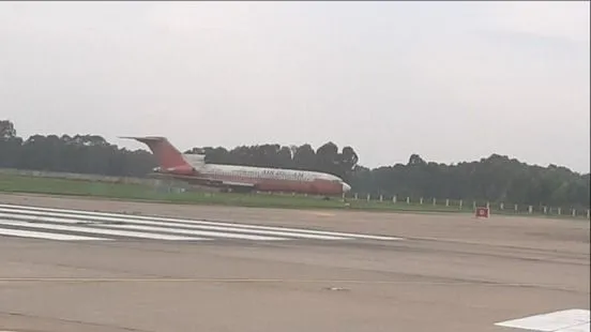 Proposition de remise d'un avion abandonné à l'aéroport de Noi Bai depuis 18 ans à l'Académie d'aviation du Vietnam