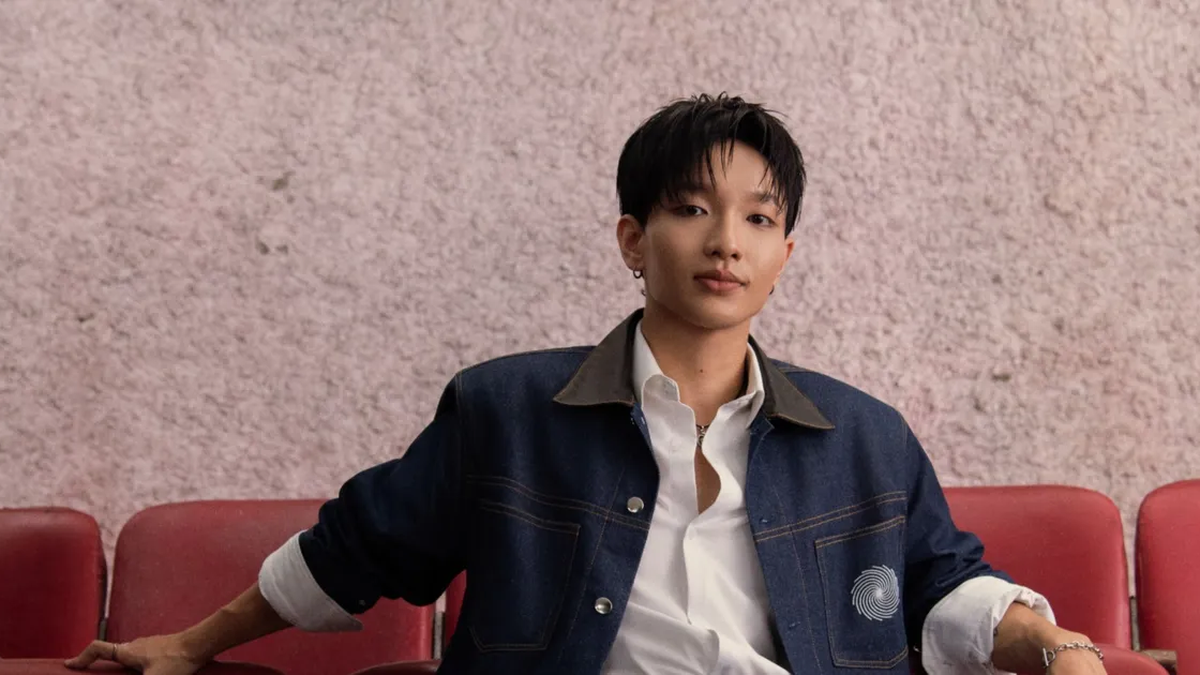Hoang Dung escapa de la etiqueta de "príncipe de las canciones de amor" con el álbum "Spinning".