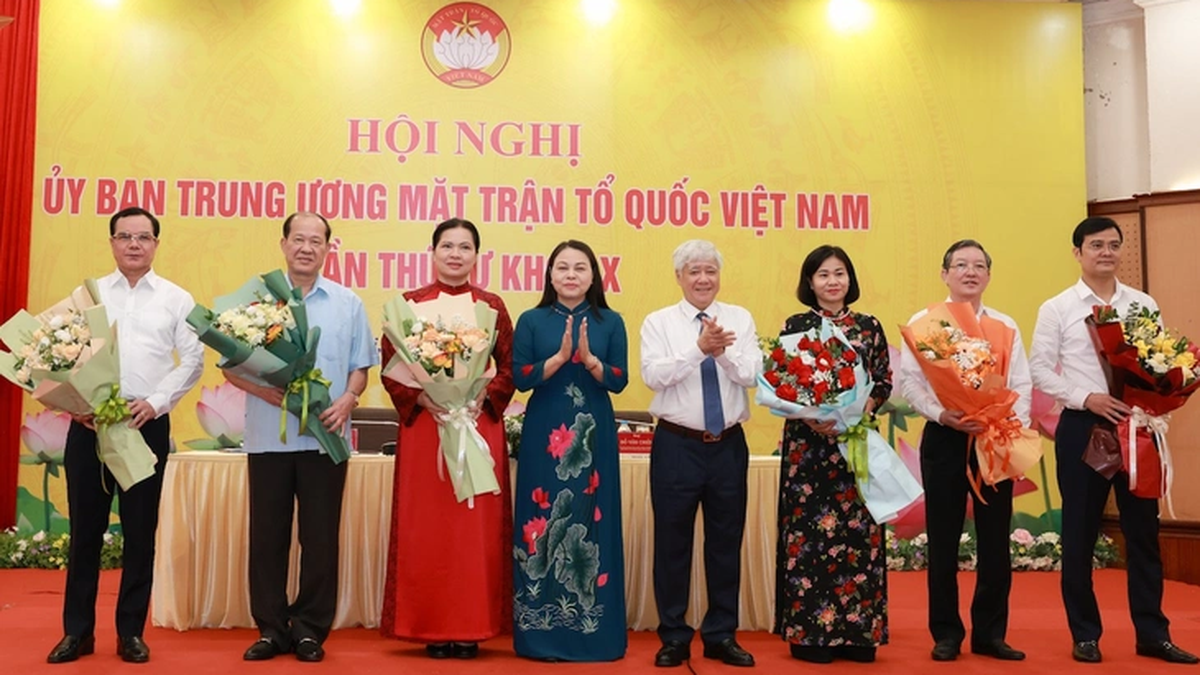 បញ្ជីឈ្មោះអនុប្រធានថ្មីទាំង៦ នៃគណៈកម្មាធិការមជ្ឈិមរណសិរ្សមាតុភូមិវៀតណាម