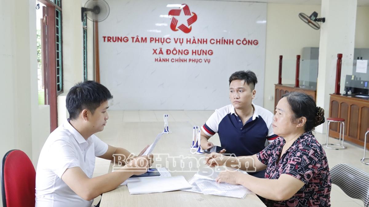 Dong Hung Commune: Administrative procedures are resolved smoothly and conveniently.