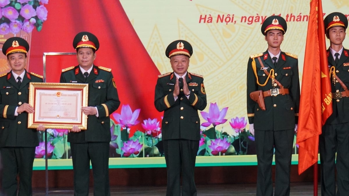 មាន​កន្លែង​ដែល​មាន​ជំនាញ​បោះពុម្ព​សៀវភៅ​របស់​មេដឹកនាំ និង​មេទ័ព សៀវភៅ​ដែល​ធ្វើ​ដំណើរ​ឆ្លង​កាត់​សមរភូមិ។