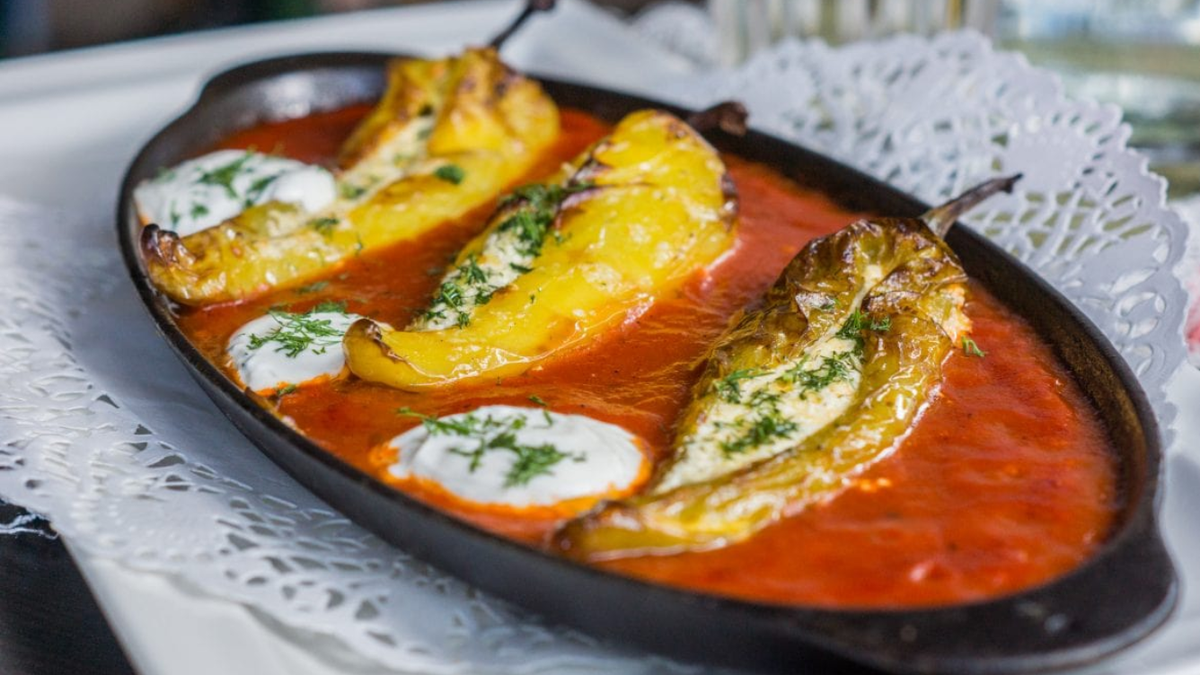 أفضل 5 أطباق في بلغاريا: اكتشف جوهر المطبخ البلقاني