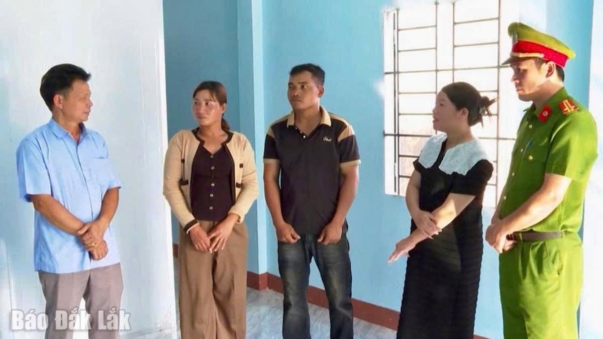 Thắp sáng niềm tin từ những ngôi nhà mới