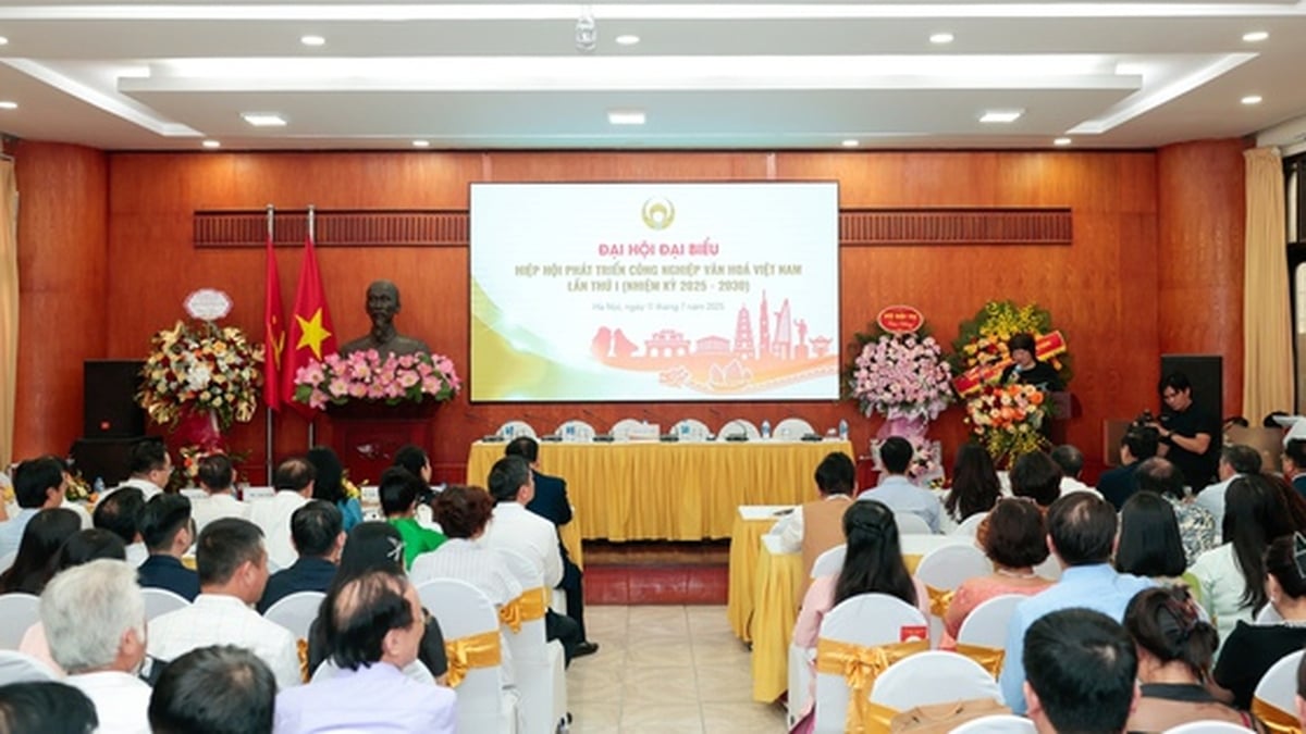 ศิลปินประชาชน Vuong Duy Bien ขึ้นเป็นประธานสมาคมพัฒนาอุตสาหกรรมวัฒนธรรมเวียดนาม
