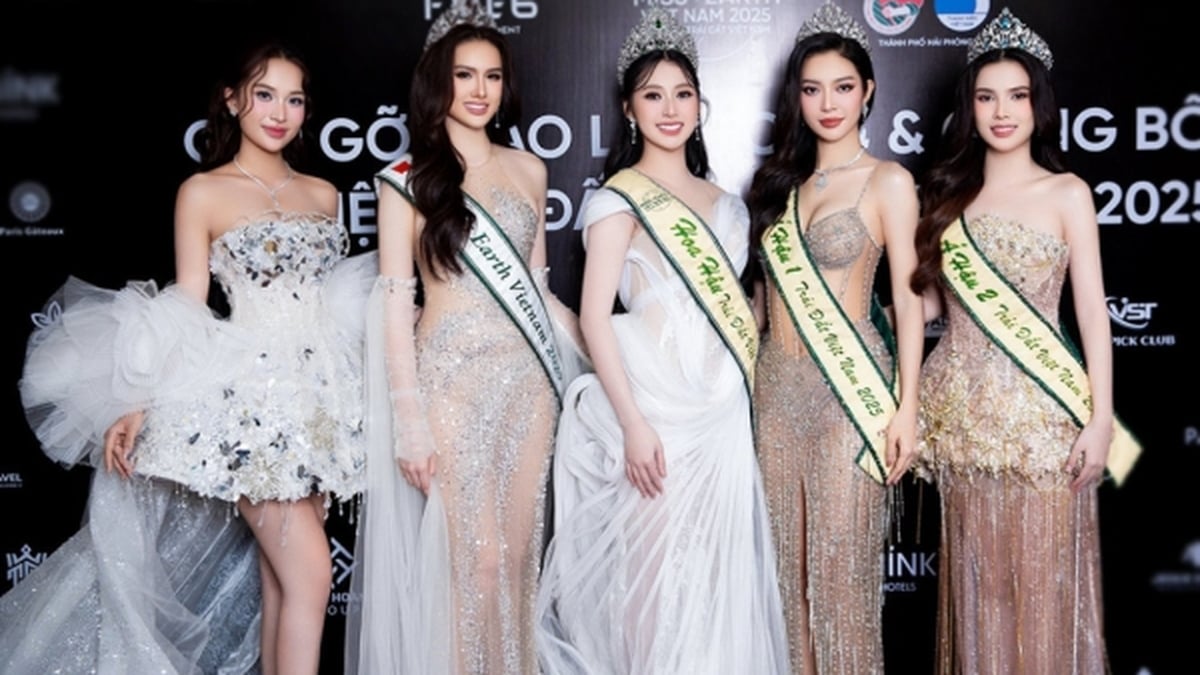 What did the 19-year-old beauty queen whose father is a Lieutenant Colonel say when she was crowned amid a public storm?
