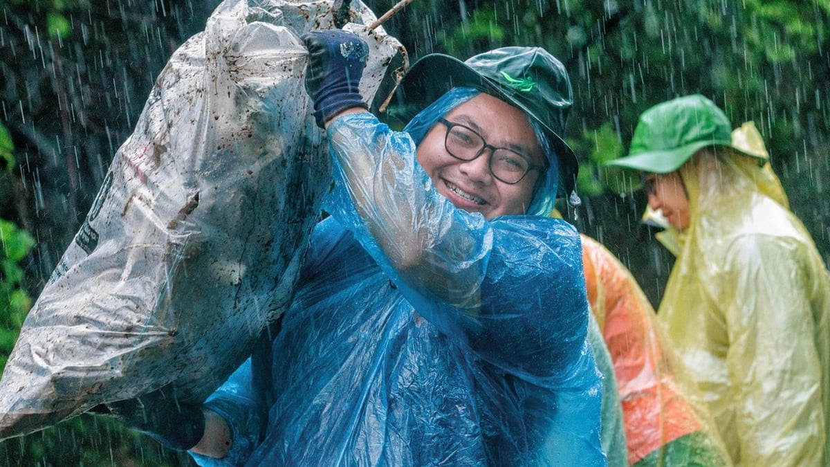 The silent people in the rain