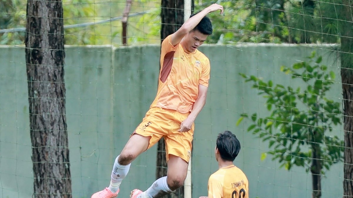 Mr. Duc's 'treasure' scores, HAGL advances straight to the U.21 finals