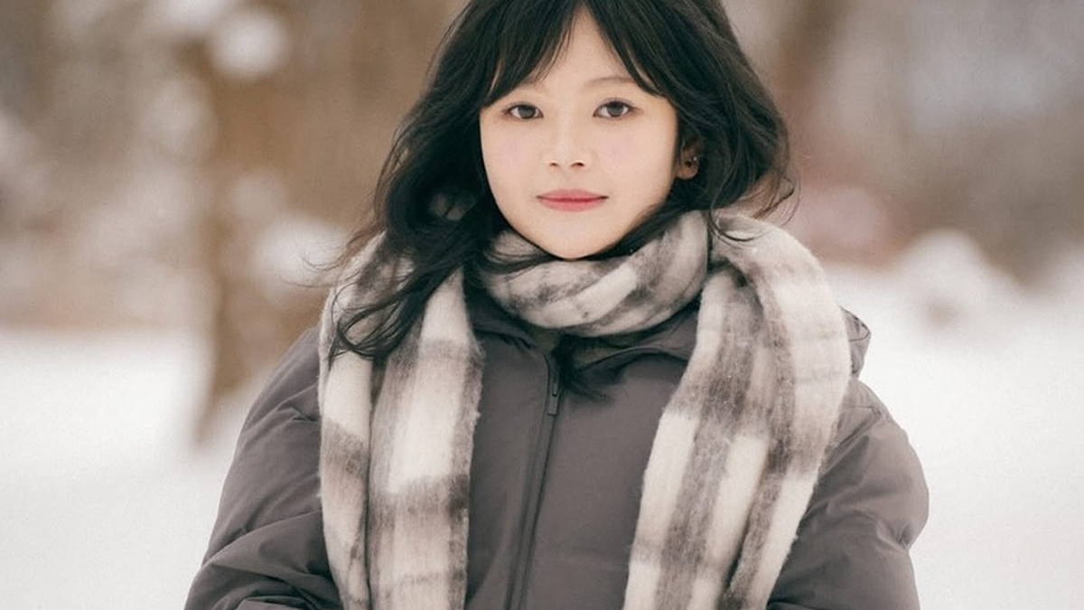 Excellent female graduate, 4 years through 3 countries, won US PhD scholarship